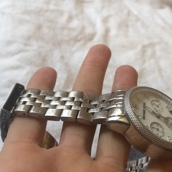 Michael Kors Silver Watch Timepiece - Picture 4 of 8